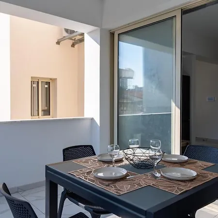 Apartment Marble - Cozy W Balcony In Larnaca