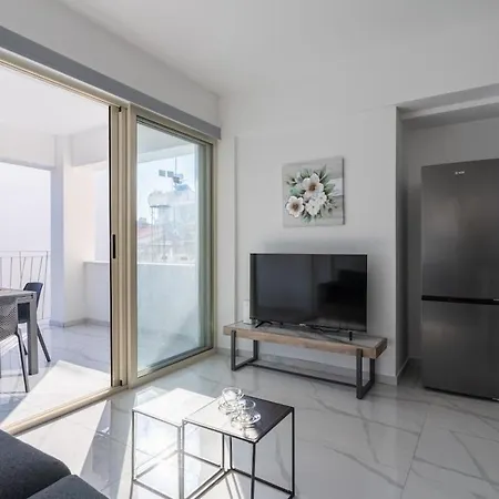Marble - Cozy W Balcony In Λάρνακα