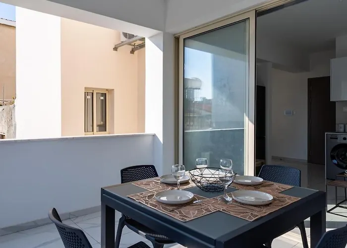 Appartamento Marble - Cozy W Balcony In Larnaca