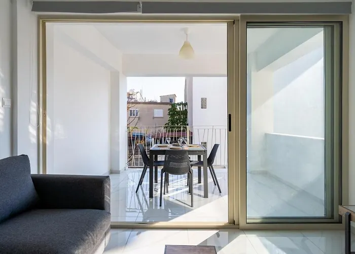 Marble - Cozy W Balcony In * Larnaca