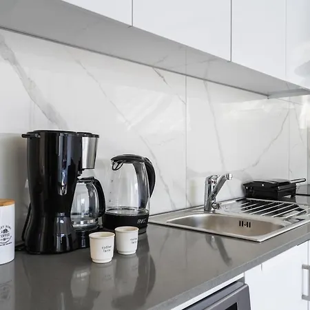 Apartment Marble - Cozy W Balcony In Larnaca